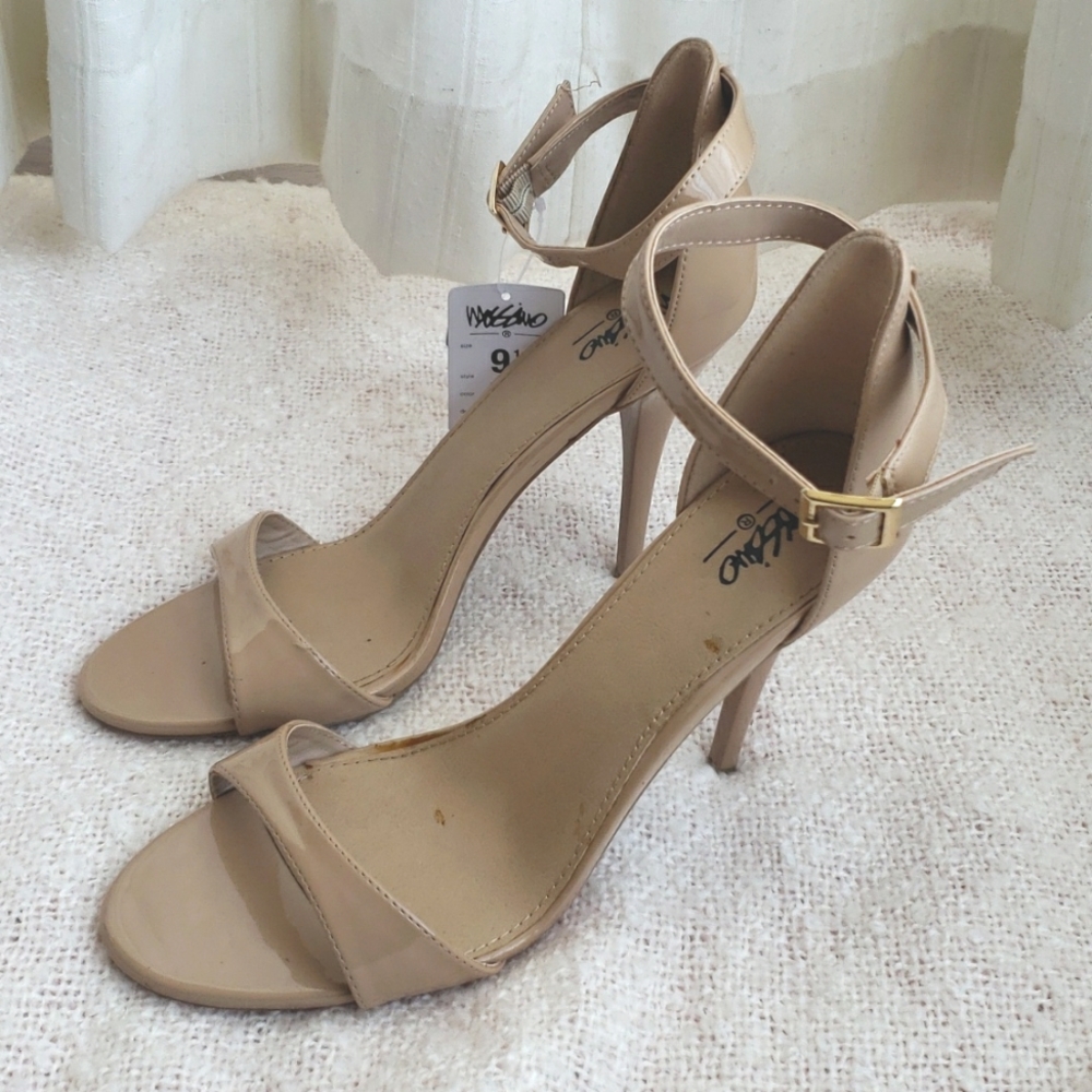 Mossimo taupe patent vegan leather stilettos withankle straps, size 9.5